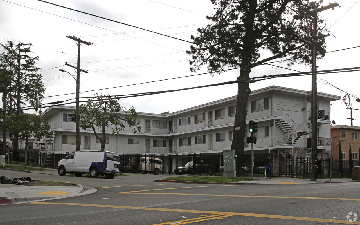 Primary Photo - 6400 Macarthur Blvd