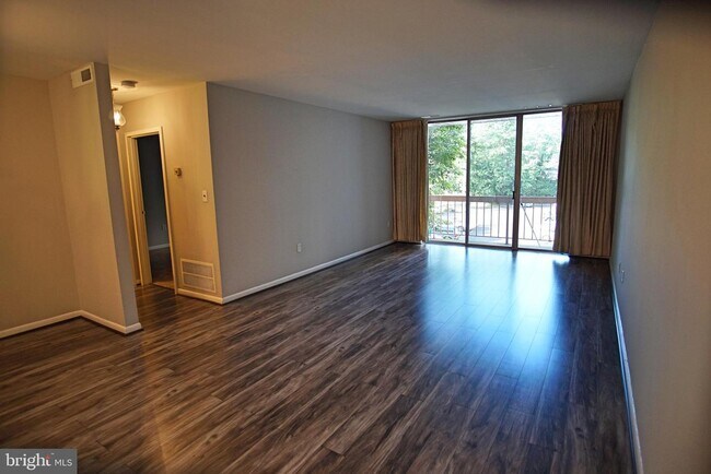 Building Photo - 130 Slade Ave