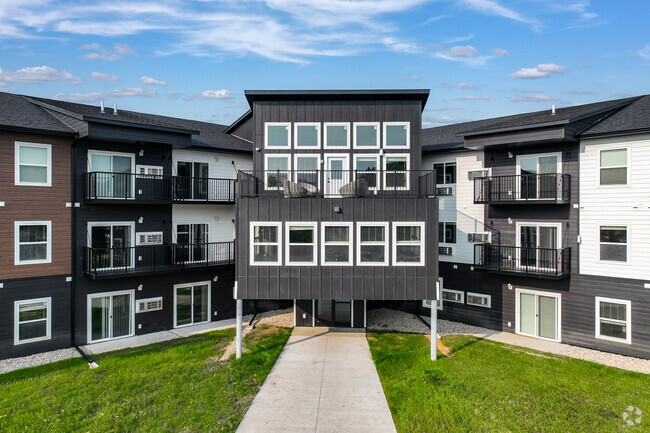 Entrance - Lakeland Apartments