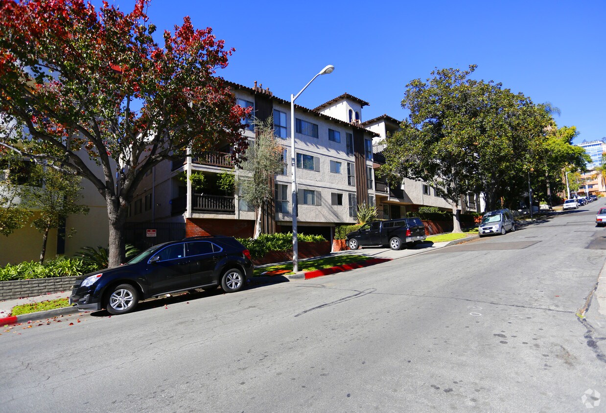 Building Photo - Villa Luanne Apartments