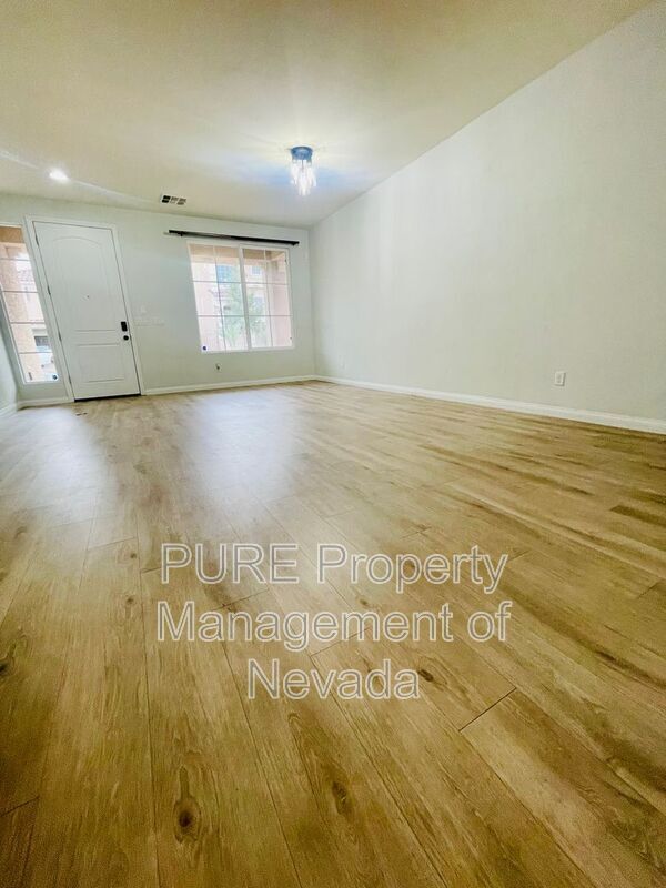 Foto del edificio - 5384 Ledgewood Creek Ave