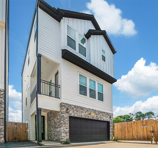Building Photo - 717 Marcella St