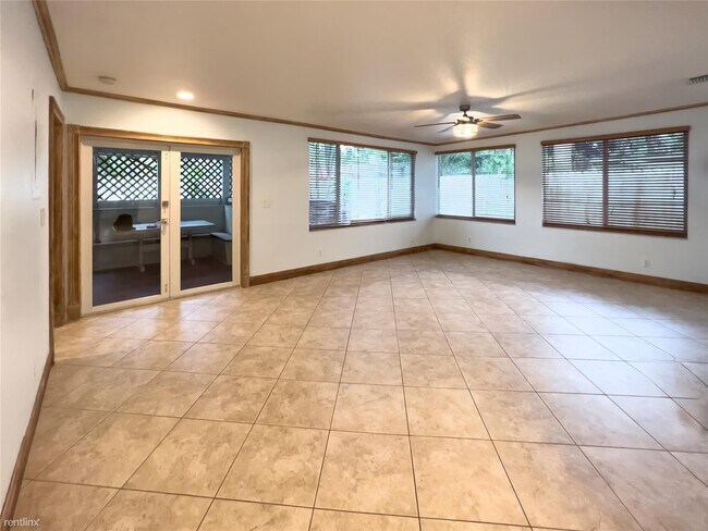 Building Photo - 3 br, 2 bath House - 1320 SW 18th Ave