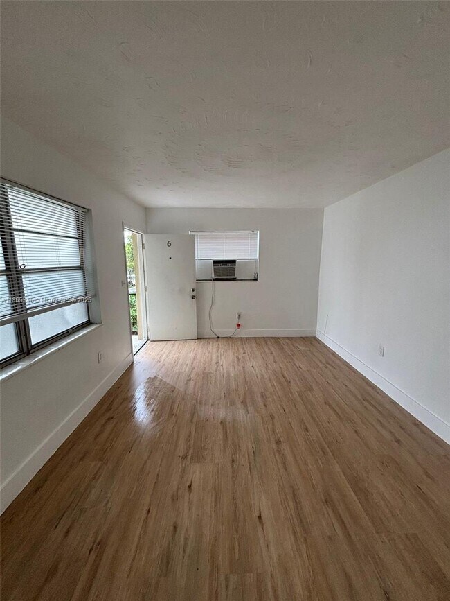 Foto del edificio - 1018 NW 2nd St