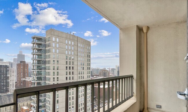 Foto del edificio - 1030 N State St
