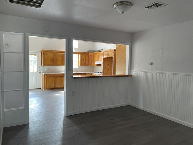 Foto del edificio - 5901 Riley Dr