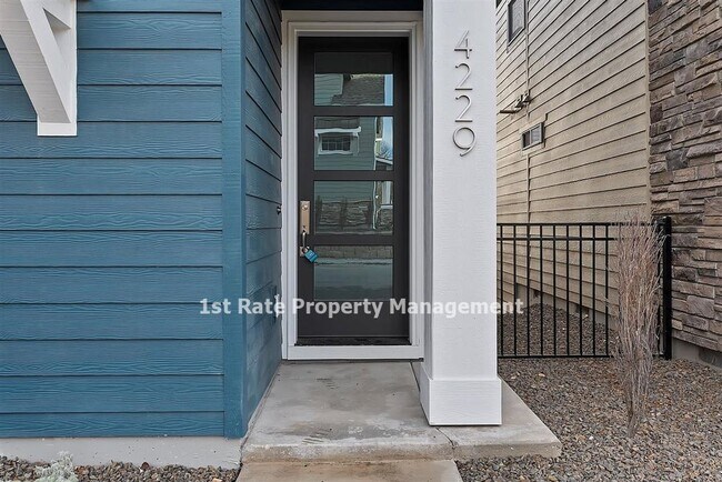 Building Photo - 500 MOVE IN CREDIT Spacious 4 Bed 3.5 Bath w