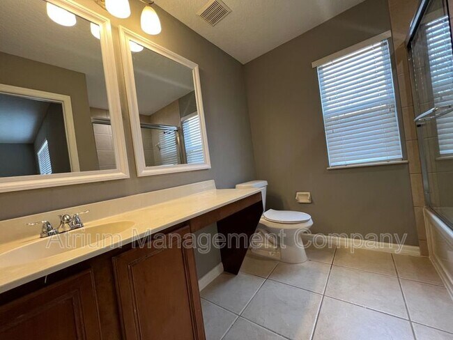 Building Photo - 2131 Retreat View Cir