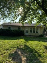 Building Photo - 2713 Eagledale Dr