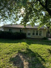 Building Photo - 2713 Eagledale Dr
