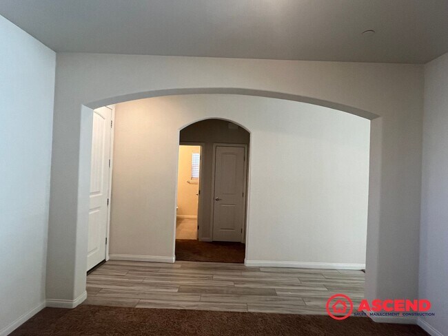 Building Photo - Stunning 4 Bedroom Home In The Southwest!