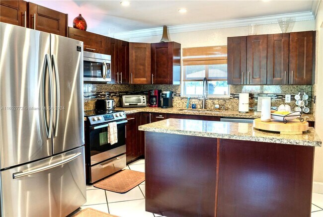 Foto del edificio - 4220 Hayes Street 0, Hollywood, FL 33021