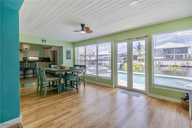 Foto del edificio - 2372 Baybreeze St