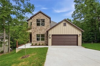 Building Photo - 6 Lowick Ln