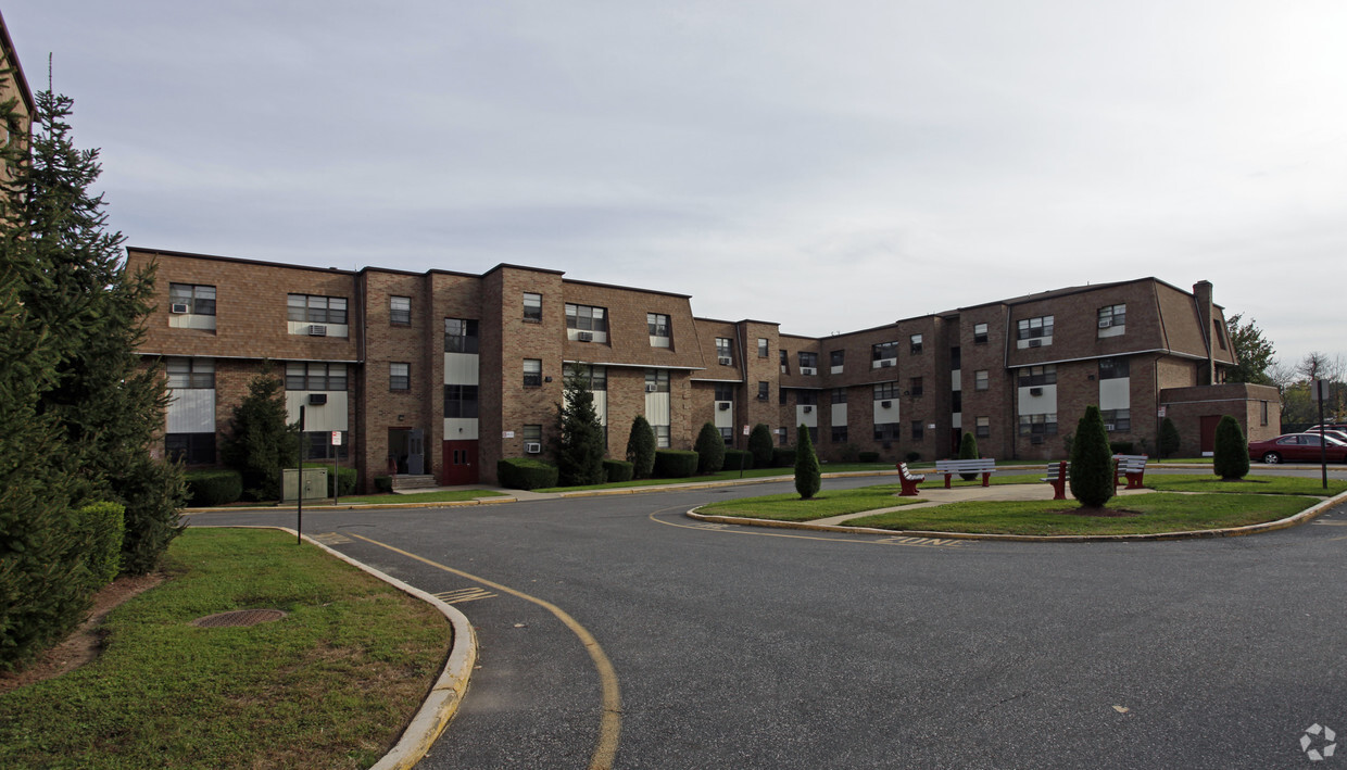 Primary Photo - Meadow Lane Village Apartments