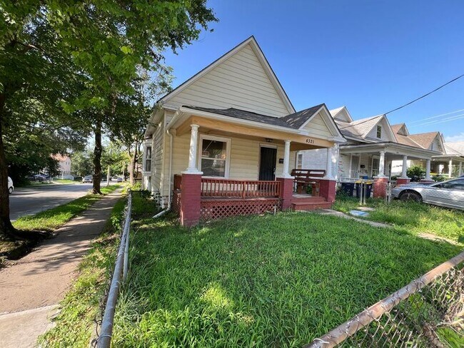 Foto del edificio - 4321 E 7th St