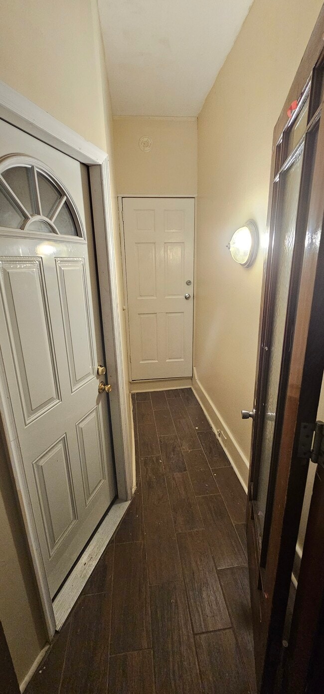 Foto del edificio - 132 W Douglass St