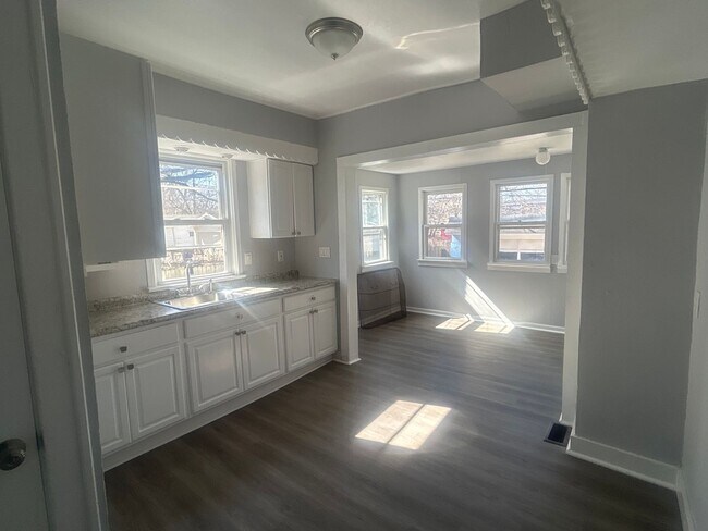 Foto del edificio - 5bd Single Cleveland Heights Section 8