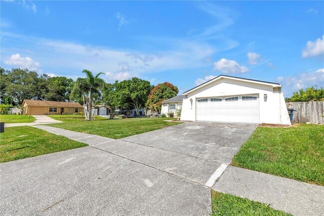 Foto del edificio - 3216 Pine Haven Dr