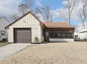 Building Photo - 224 Lexington Dr