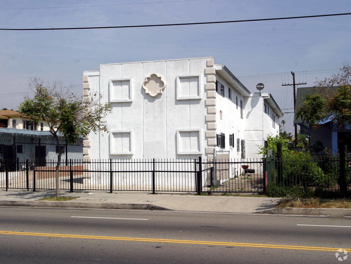 Foto principal - 1927 W Jefferson Blvd