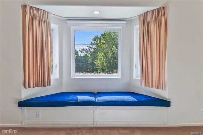 Foto del edificio - 3 br, 3 bath House - 23556 Califa St