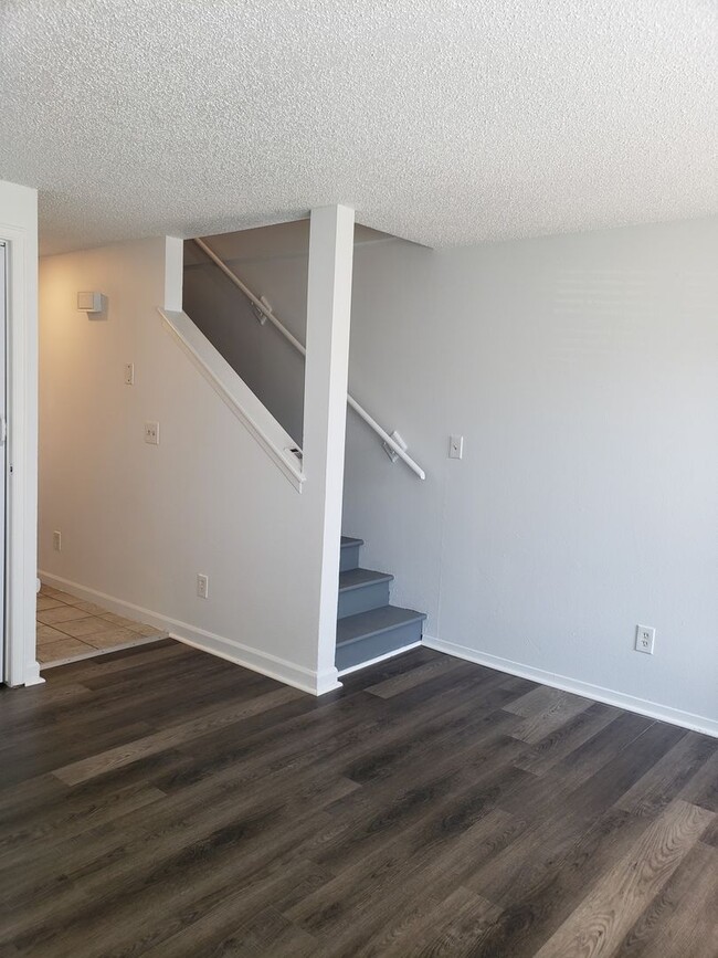 Foto del edificio - 2 Bedroom Townhome - Spacious!