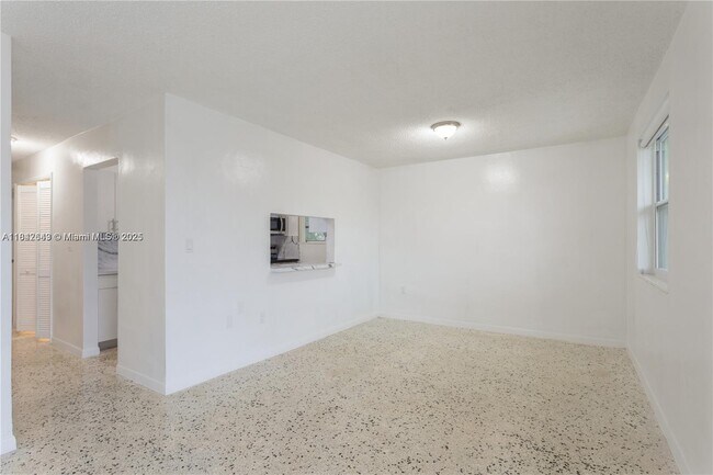 Foto del edificio - 3290 NW 4th St