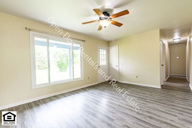 Building Photo - 1506 Dowling St
