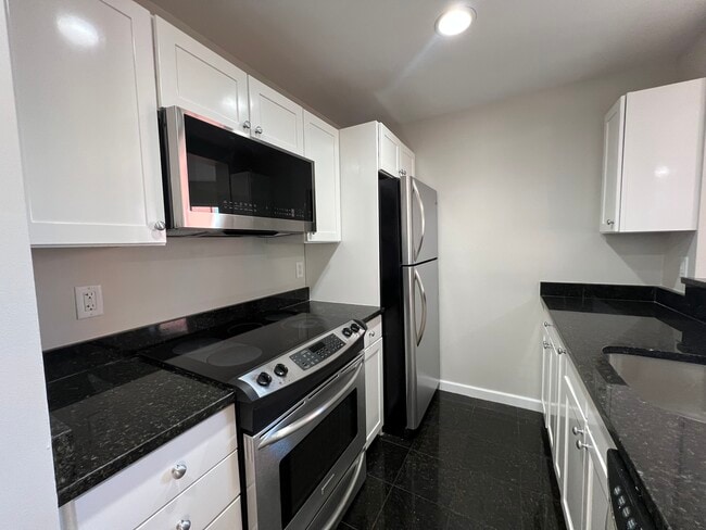 Building Photo - 1661 Washington St