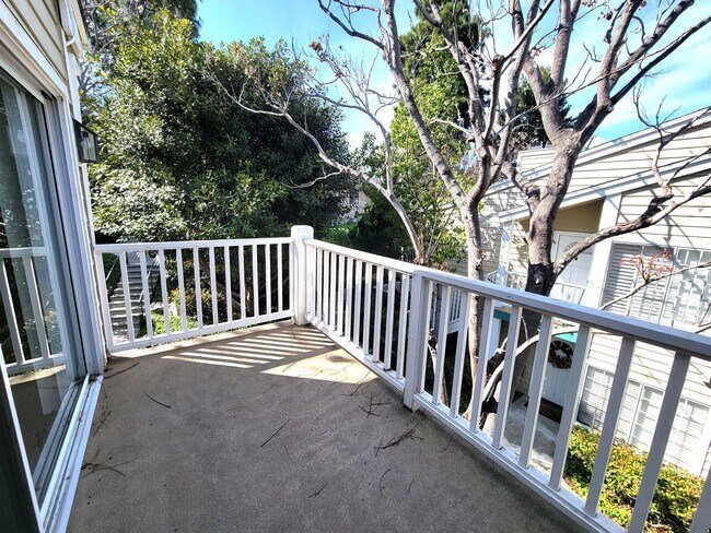 Building Photo - Upper Level Condo for LEASE | 2 Bed/2 Bath...
