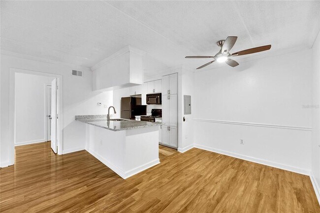 Foto del edificio - 5304 W Kennedy Blvd