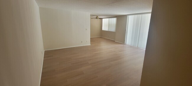 Foto del edificio - 4739 Willis Ave