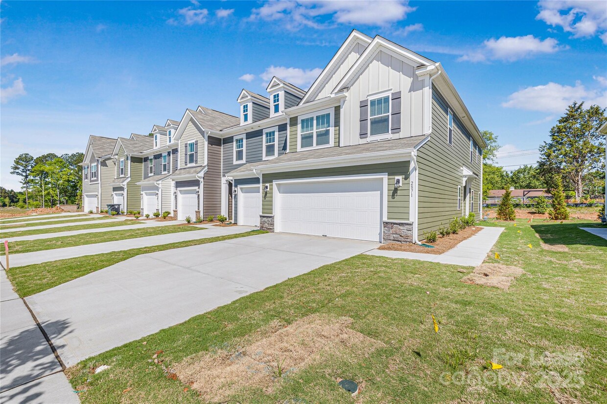 Foto principal - 2871 Yeager Dr NW