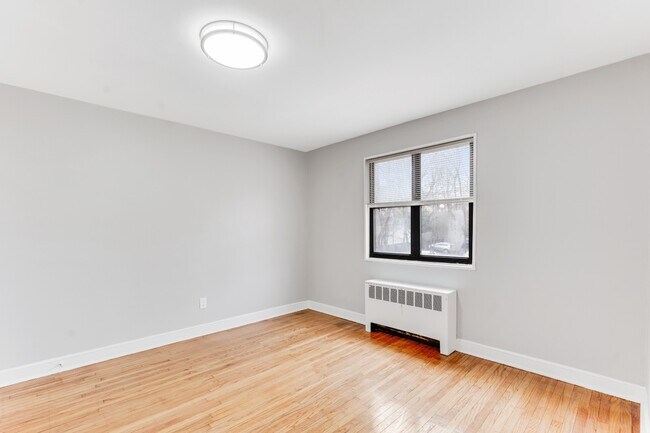 Foto del edificio - 129 Forest Ave
