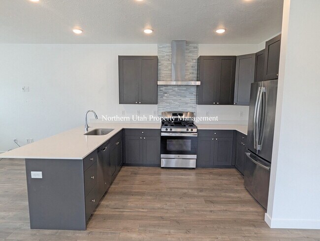 Foto del edificio - Newer 2 Bed 3 Bath Townhome