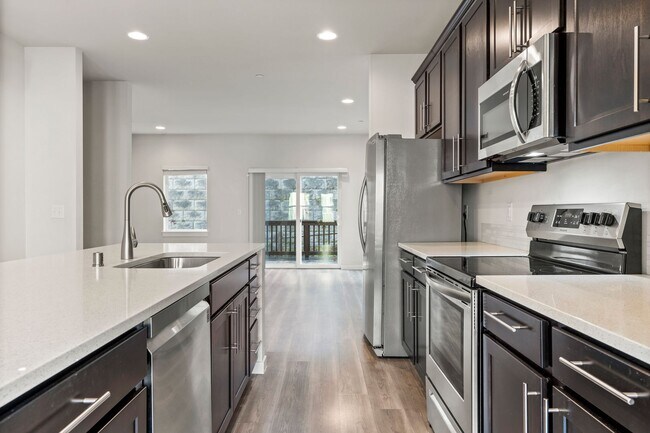 Foto del edificio - Newer 4 bed, 3.5 bath Townhome In Lynnwood...