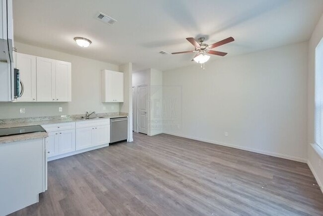 Photo - $1475! Stylish 2BR Townhome! Save your fir...