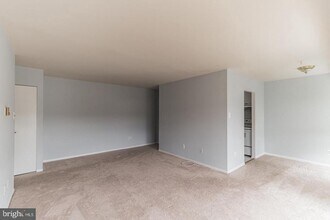 Building Photo - 7587 Margate Ct