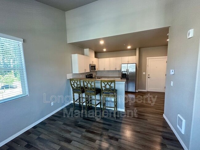 Building Photo - 17051 SW Appledale Rd