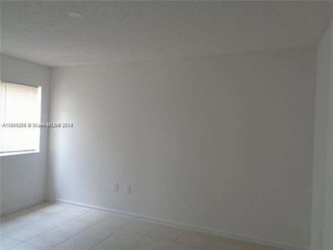 Foto del edificio - 2123 Renaissance Blvd