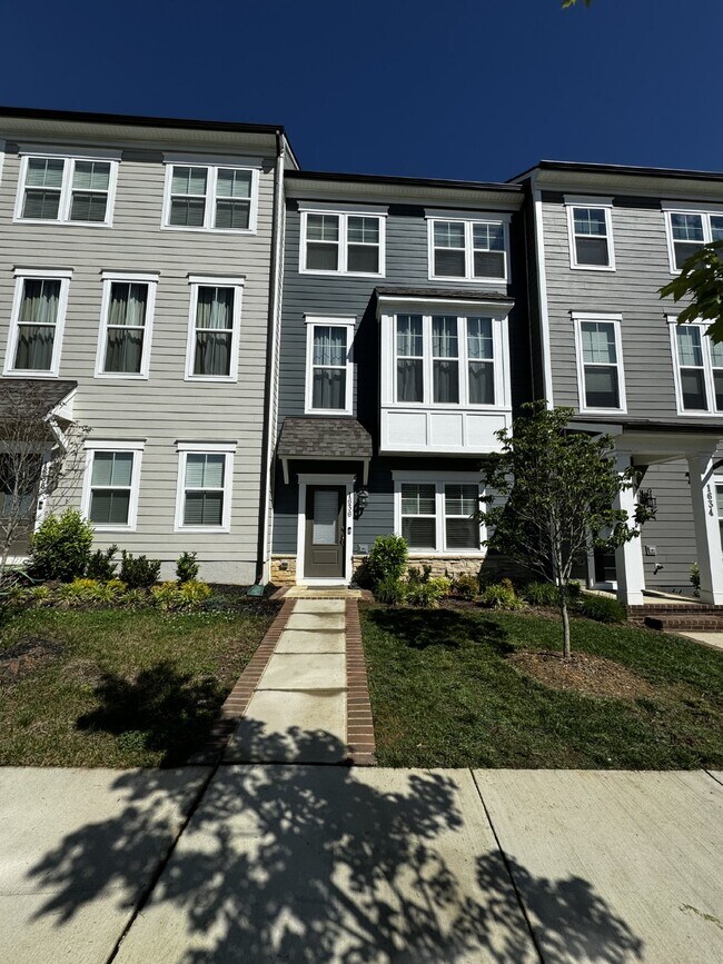 Photo - Luxurious 4-Bedroom Townhouse with 3.5 Bat...