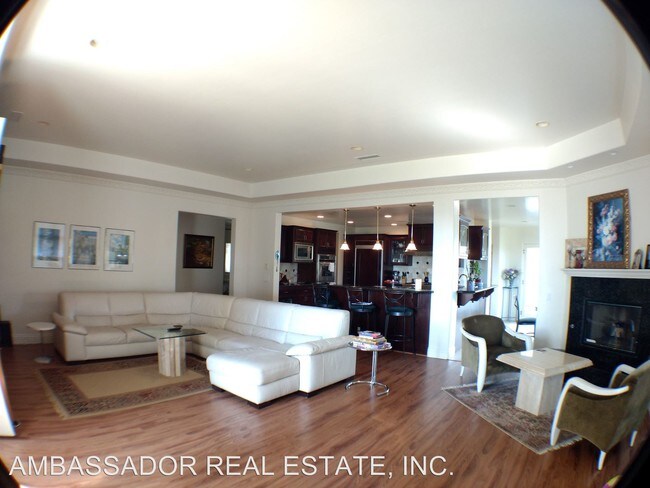 Foto del edificio - 6 br, 5.5 bath House - 7328 El Fuerte Street