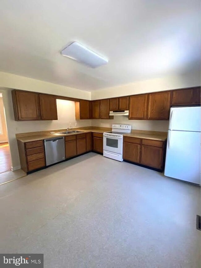 Building Photo - 208 N Rappahannock St