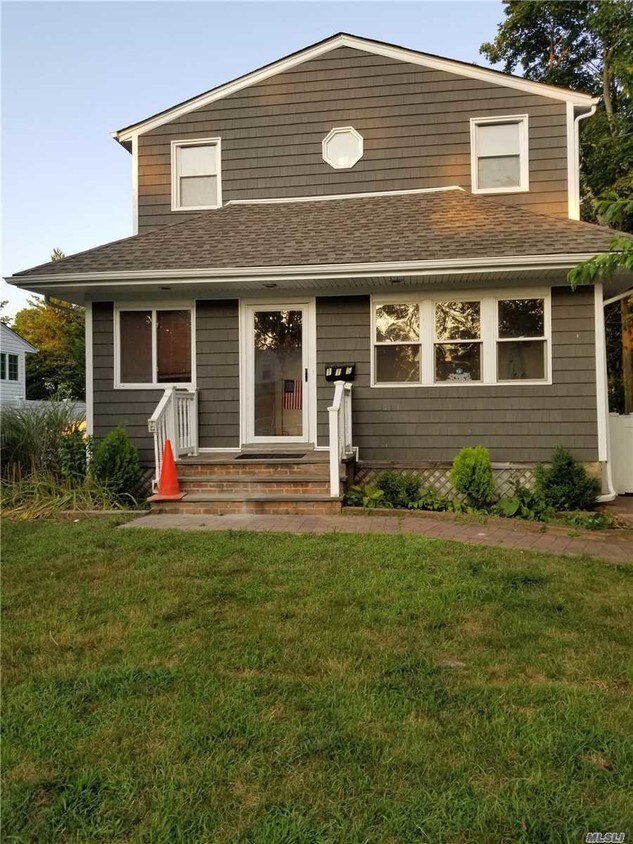 Primary Photo - 115 Charles Ave