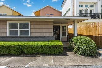 Building Photo - 4401 Marina St