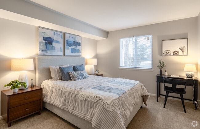 2BR, 2BA - Bedroom - Fox Pointe Apartments
