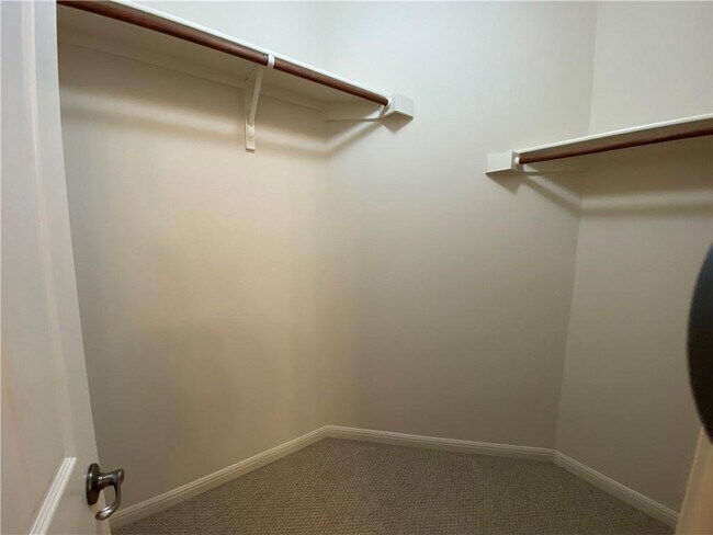 Building Photo - 331 Abbey Dr