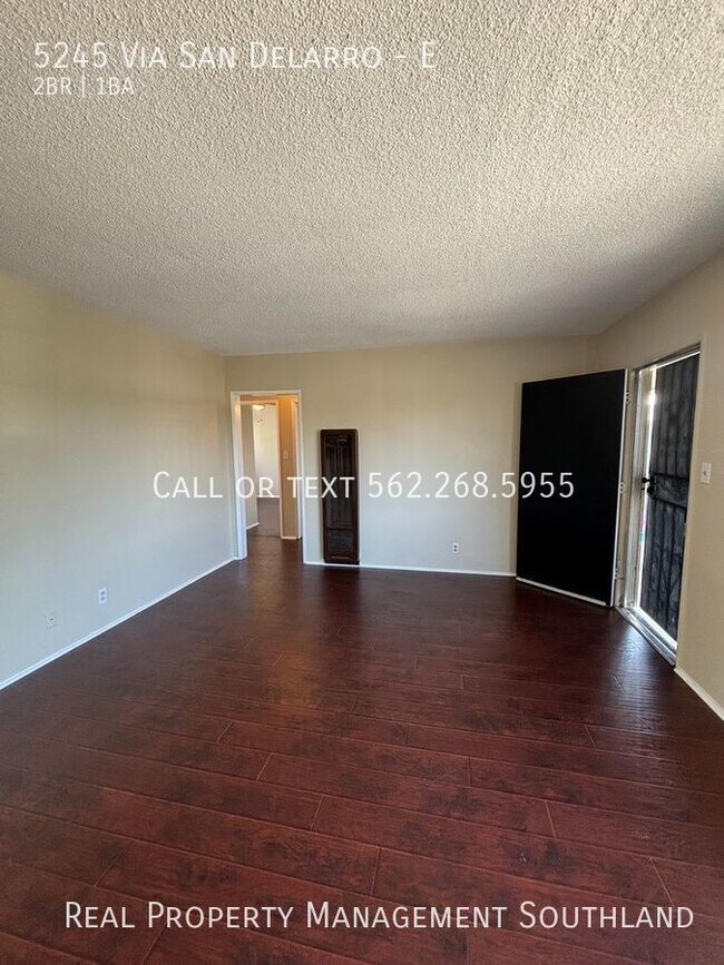 Building Photo - Newly Renovated & Beautiful 2 bedroom 1 ba...