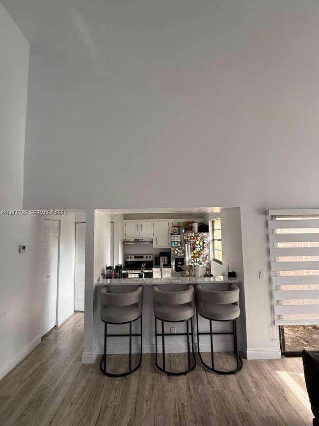 Foto del edificio - 8167 SW 24th St